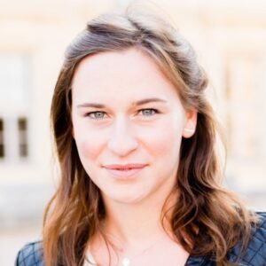 Porträtfoto von Mag. Dr. Theresa Balber, Generalsekretärin der ÖPhG